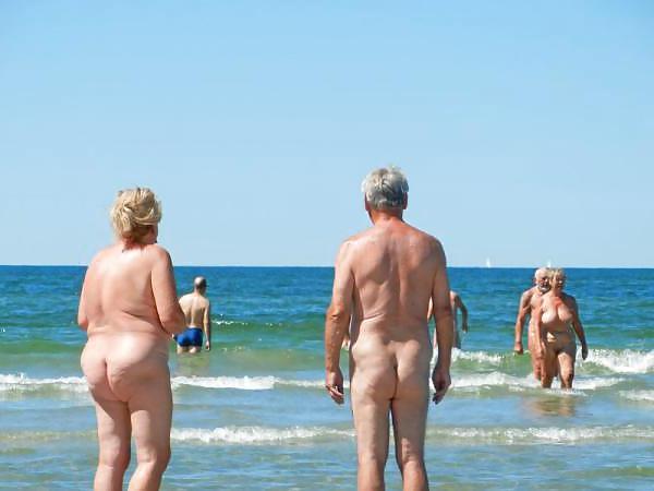 16P Secretly photographed naked on the beach