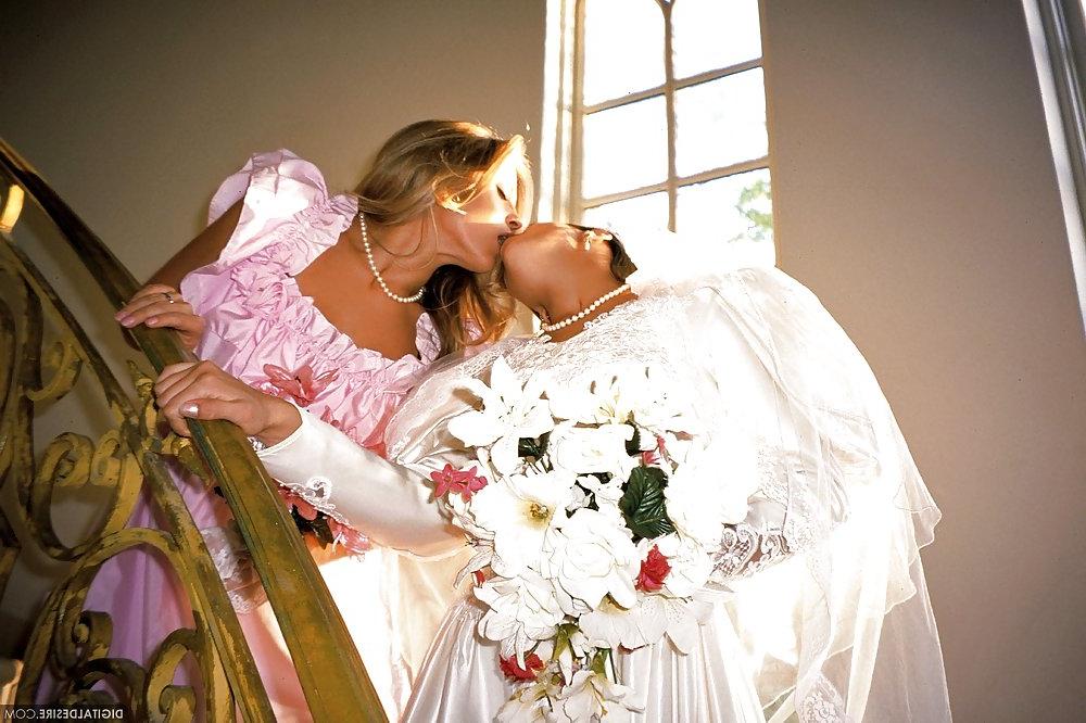25P HERE COMES THE BRIDE
