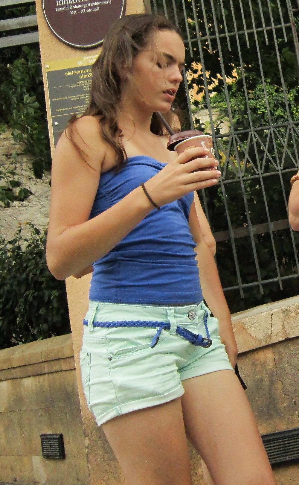 15P Candid shorts ass