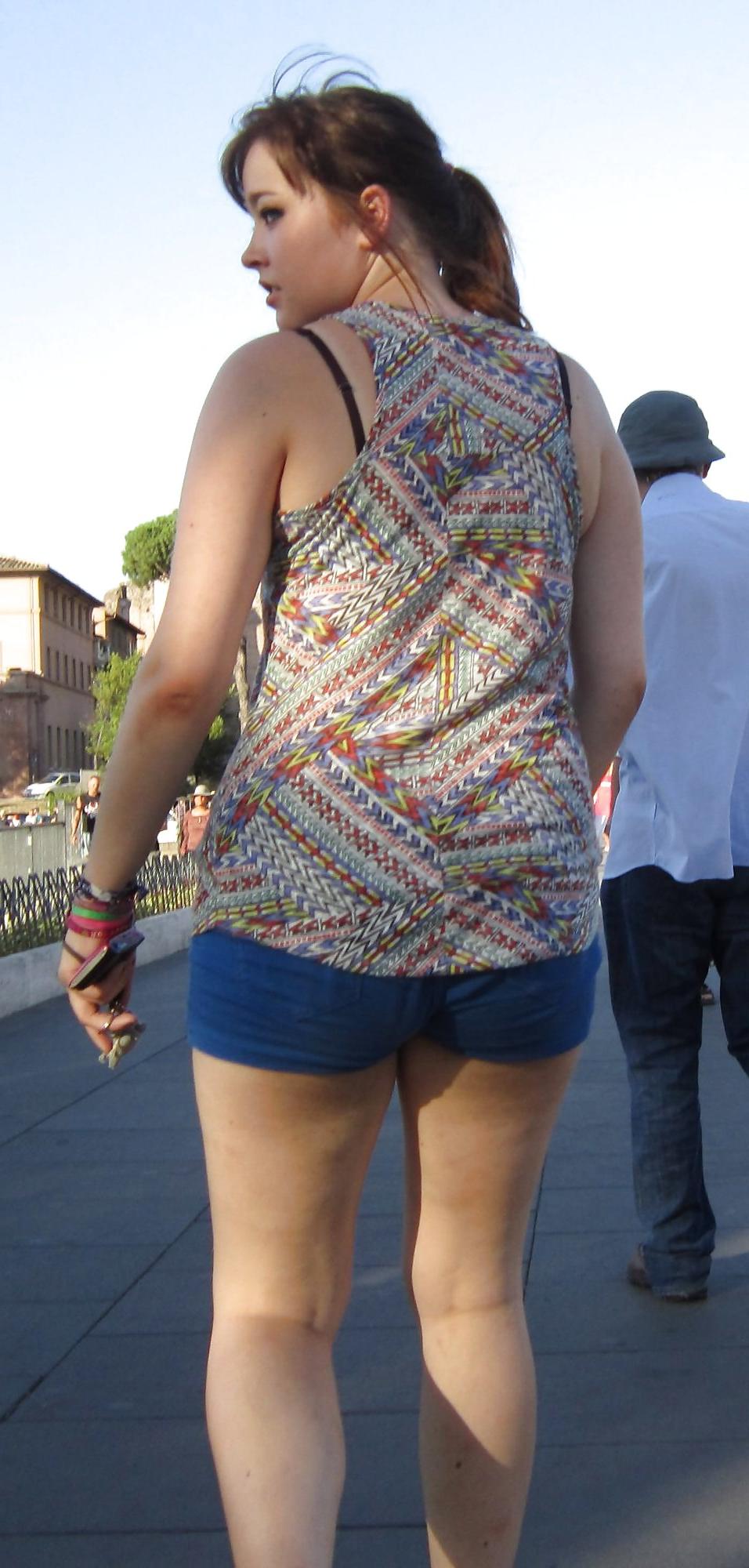15P Candid shorts ass
