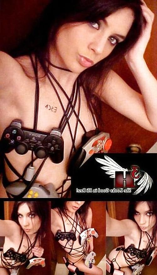 25P Girls playing game i love them watching