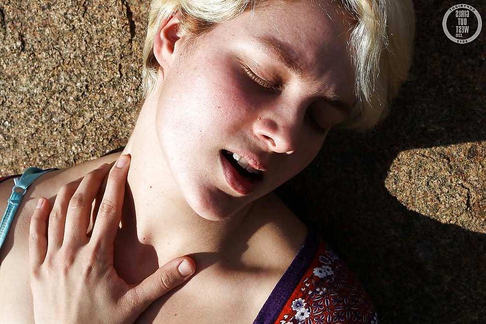 16P Australian blondie fingers her hairy pussy outdoors