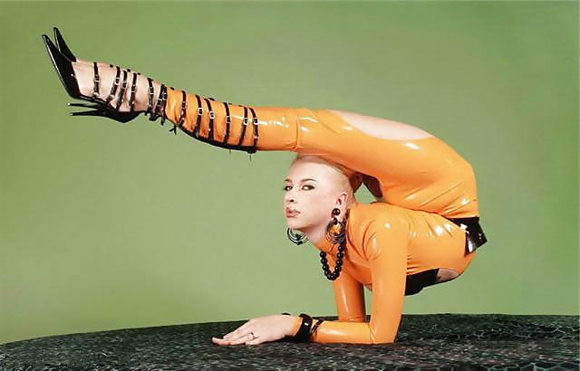 25P High Heels And Camel Toes Extreme