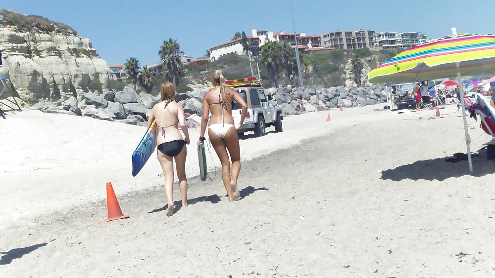 25P Teen ass & butts bikini beach