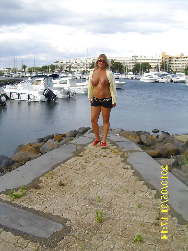 25P Slut needs to show her tits