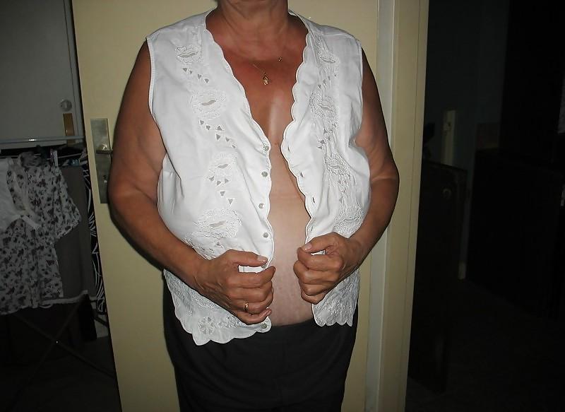7P Housewife showing her big breasts