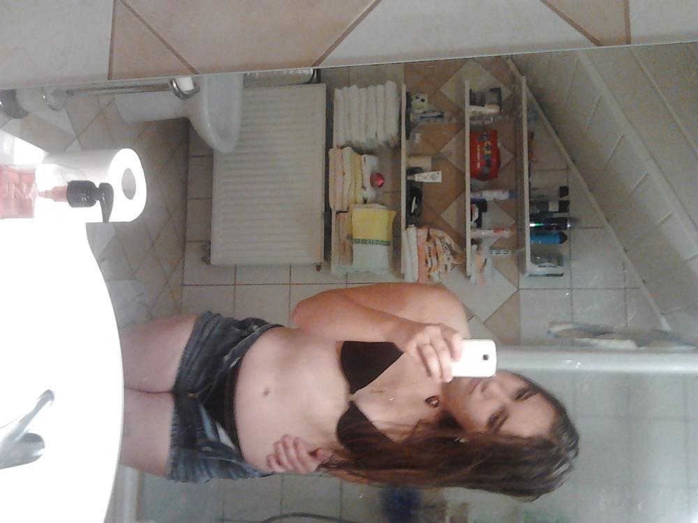 25P SLOVENIAN BRUNETTE ANNA SHADY FROM MARIBOR 
