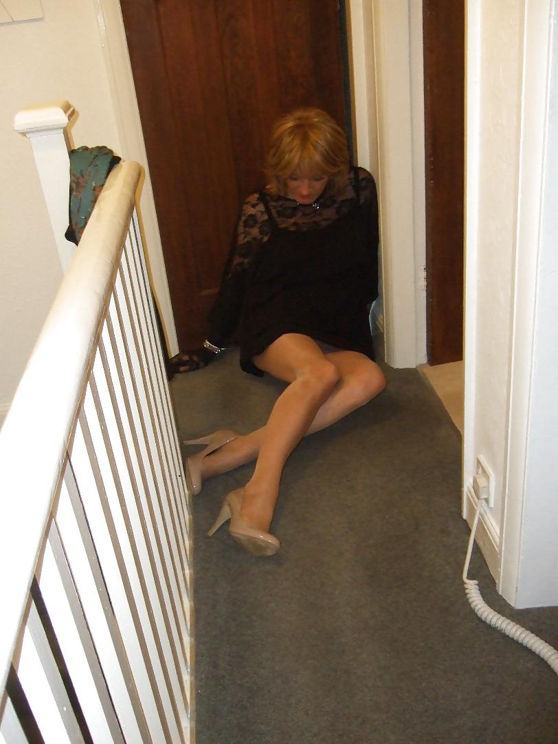 13P An Evening in Shiny Pantyhose :-)