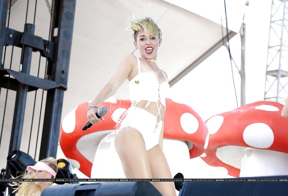 25P Sexy Miley Cyrus performance at iheartradio September 2013 