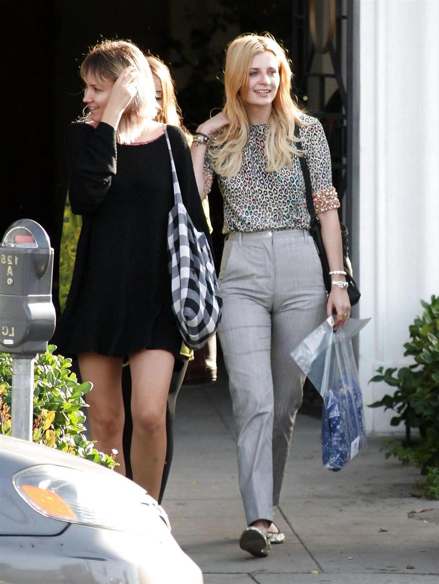 16P Celebrity Cameltoe's 4