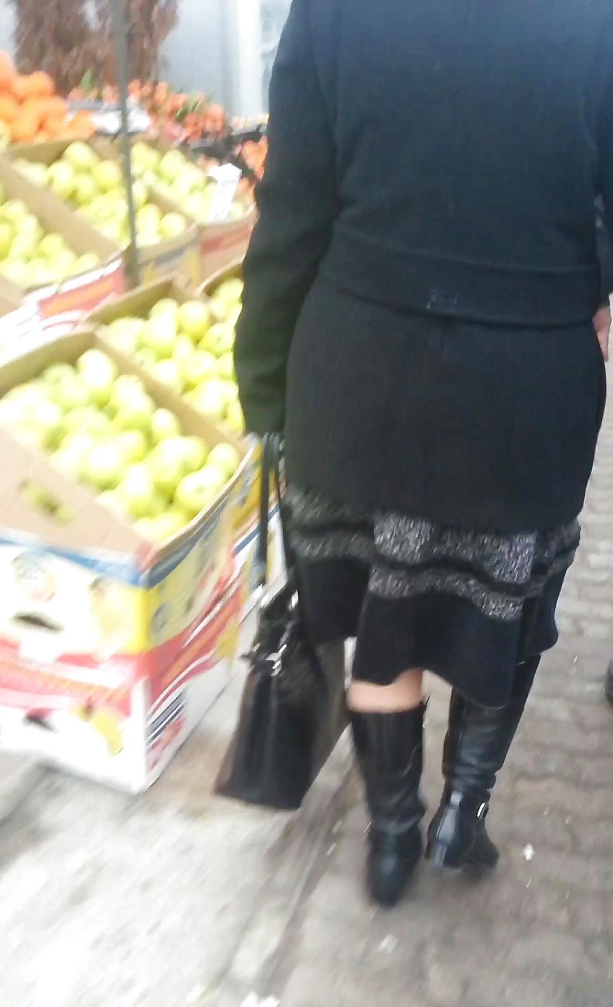 23P Sexy feet and legs old + young romanian