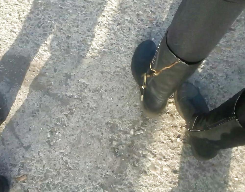 23P Sexy feet and legs old + young romanian