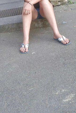 23P Sexy feet and legs old + young romanian