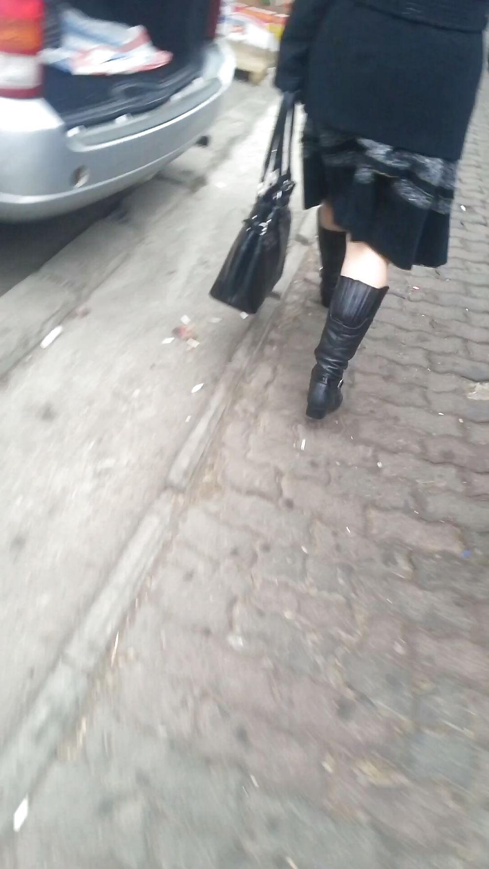 23P Sexy feet and legs old + young romanian