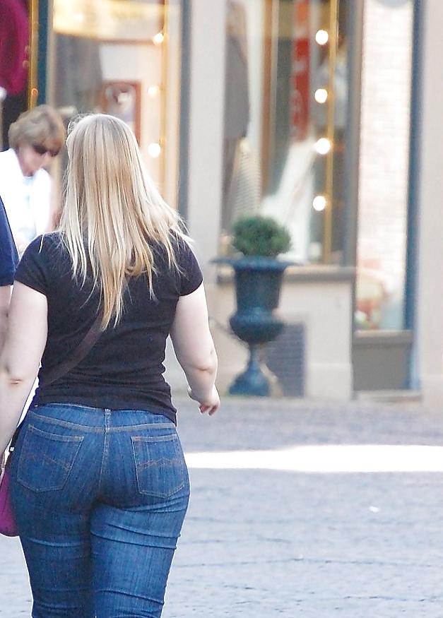 4P Spying and shooting on a sexy big ass blonde