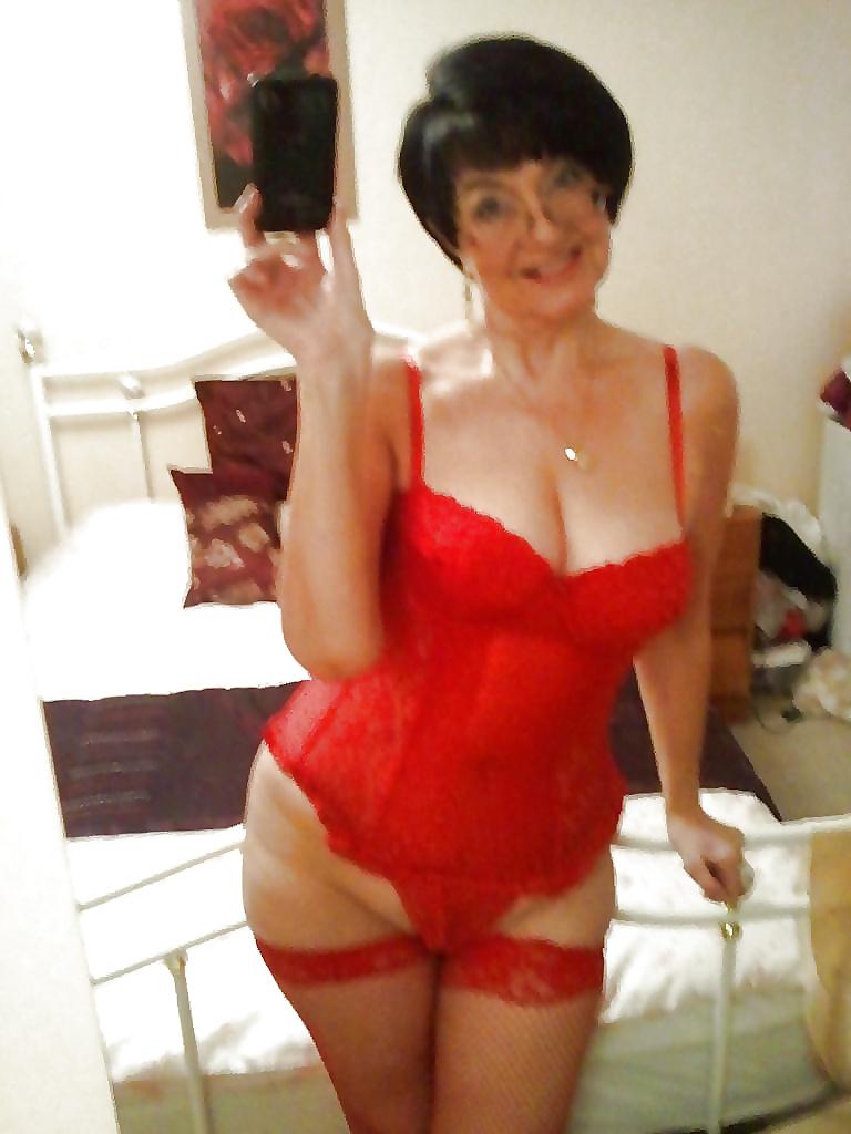 25P Short hairy brunette p6