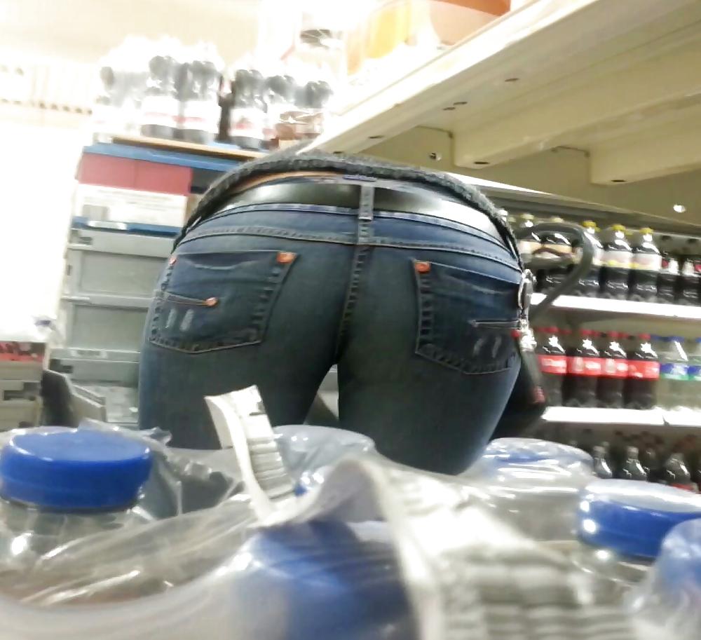 25P Hot asses at shopping moms teens
