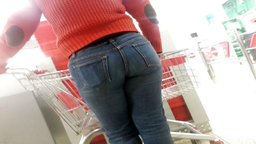 25P Hot asses at shopping moms teens