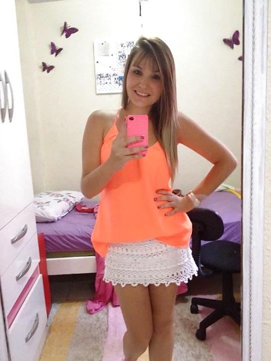 23P Cute blonde wanna your cum over her!