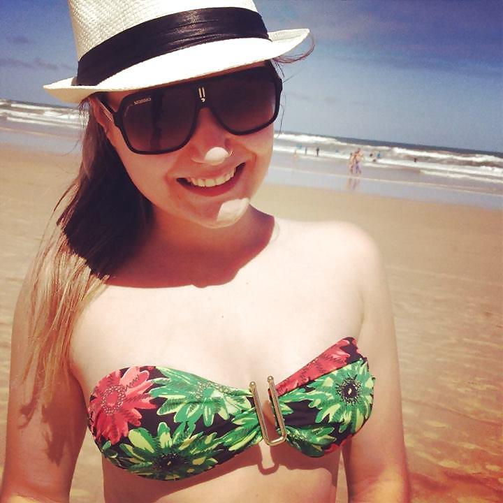 23P Cute blonde wanna your cum over her!