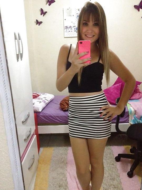 23P Cute blonde wanna your cum over her!