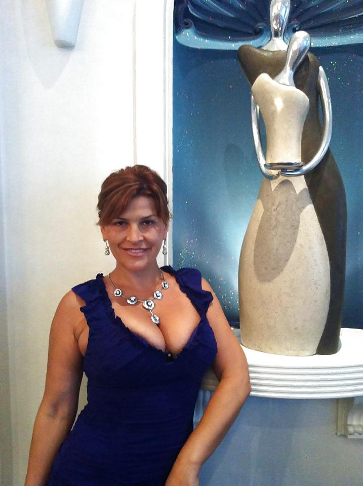 18P Australian MILF ( Big natural tits )