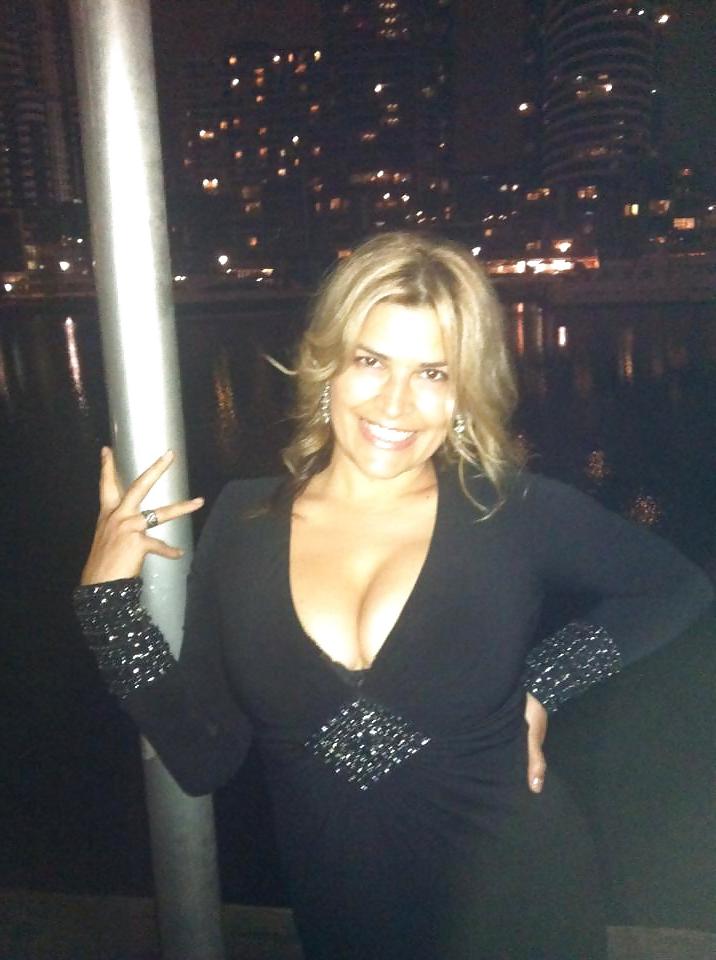 18P Australian MILF ( Big natural tits )