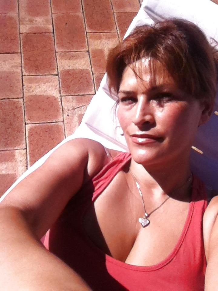 18P Australian MILF ( Big natural tits )