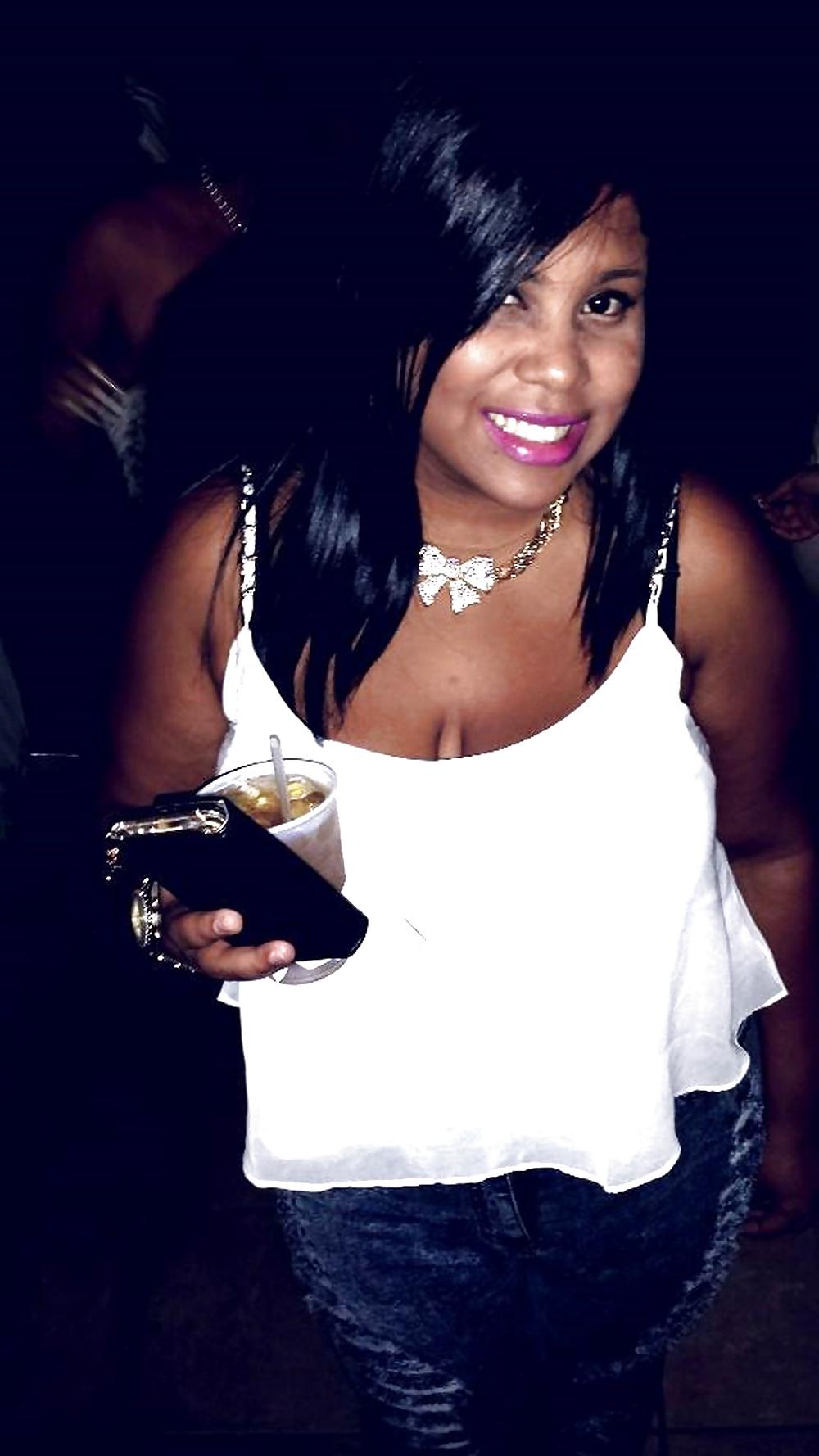 25P A dominican girl called Lyz S.
