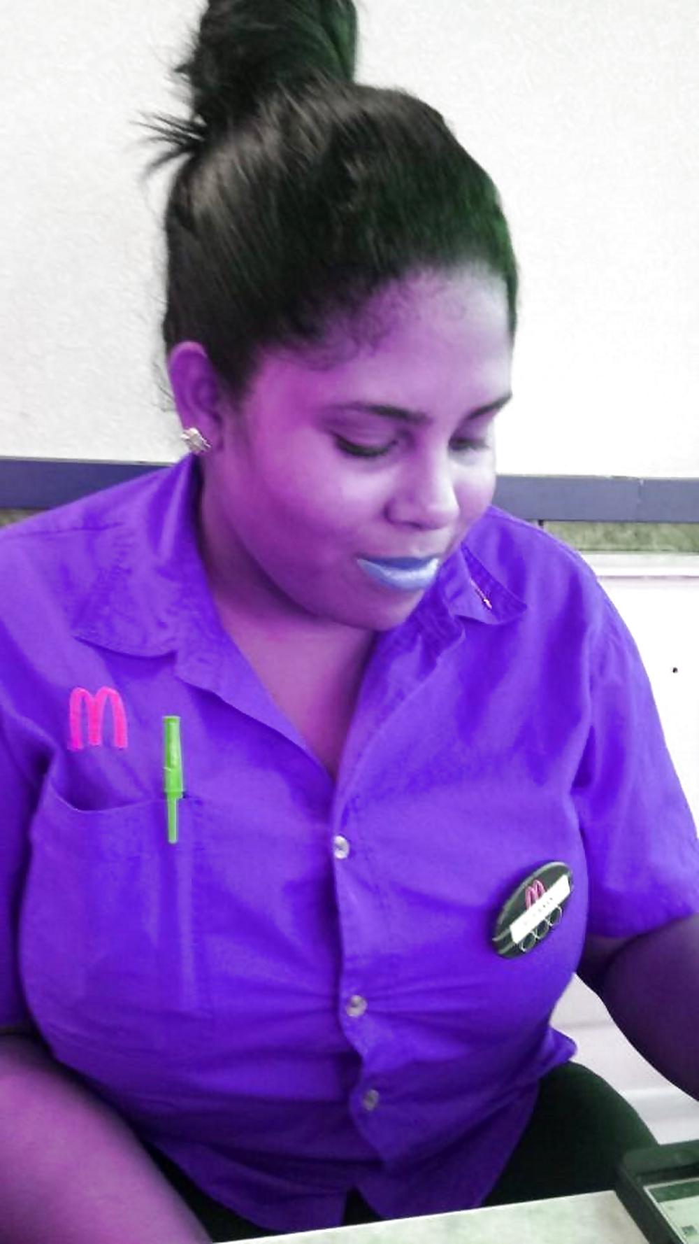 25P A dominican girl called Lyz S.