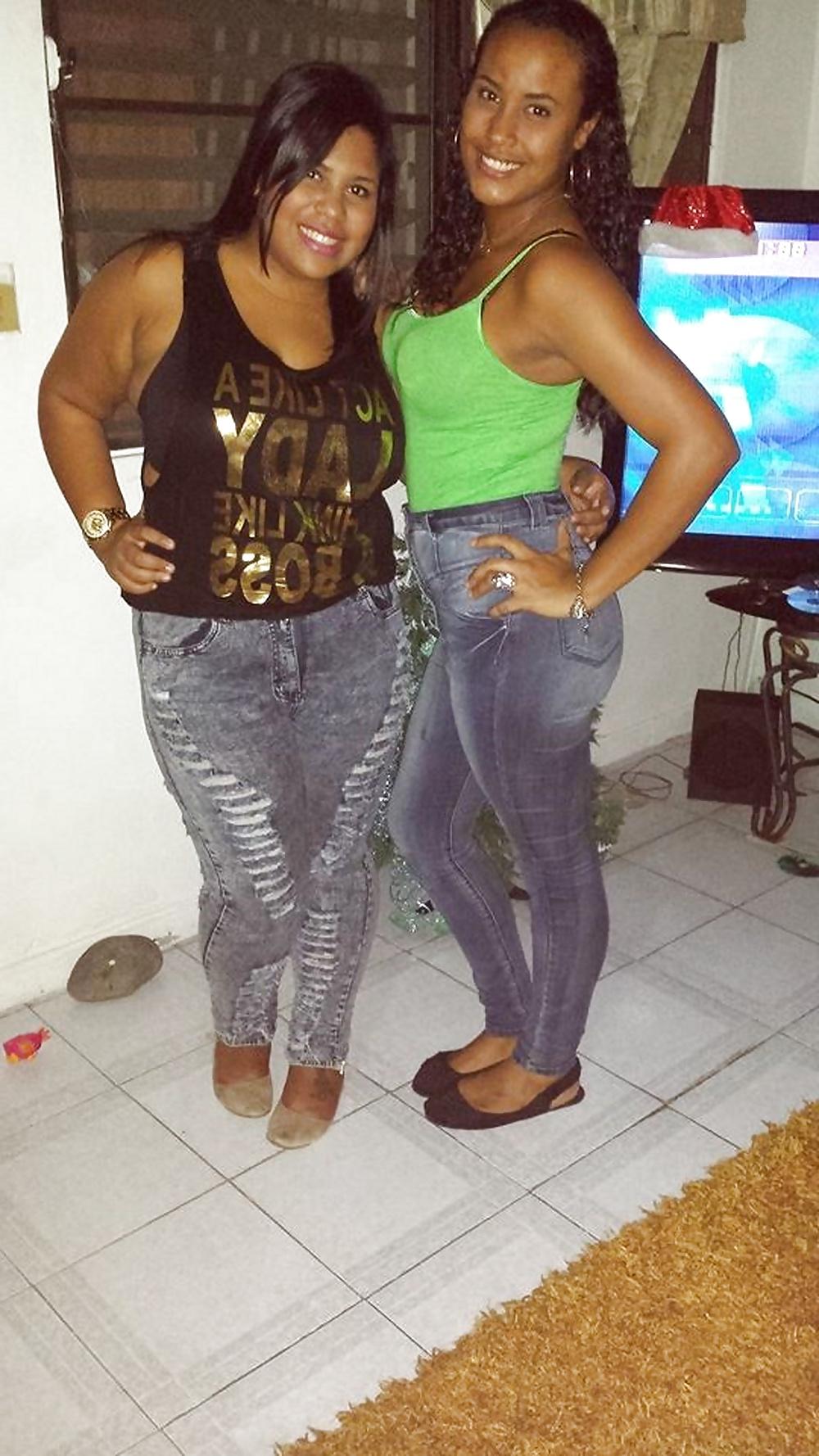 25P A dominican girl called Lyz S.