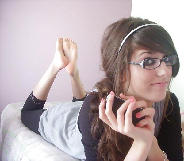25P Alanya Tourist Girls candid feet and soles