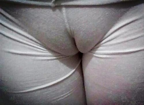 25P Fotze frisst Hose - cameltoe