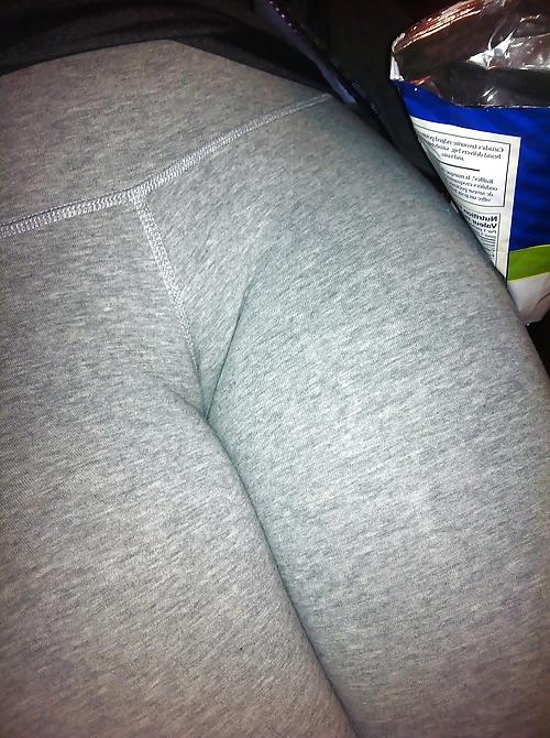 25P Fotze frisst Hose - cameltoe