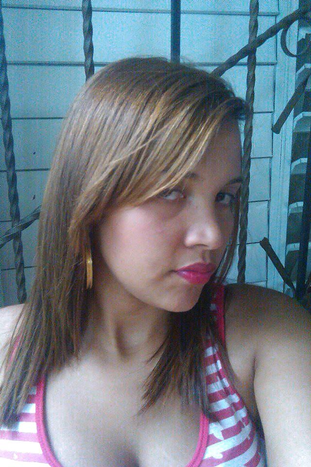 25P A dominican girl called Evelin G.