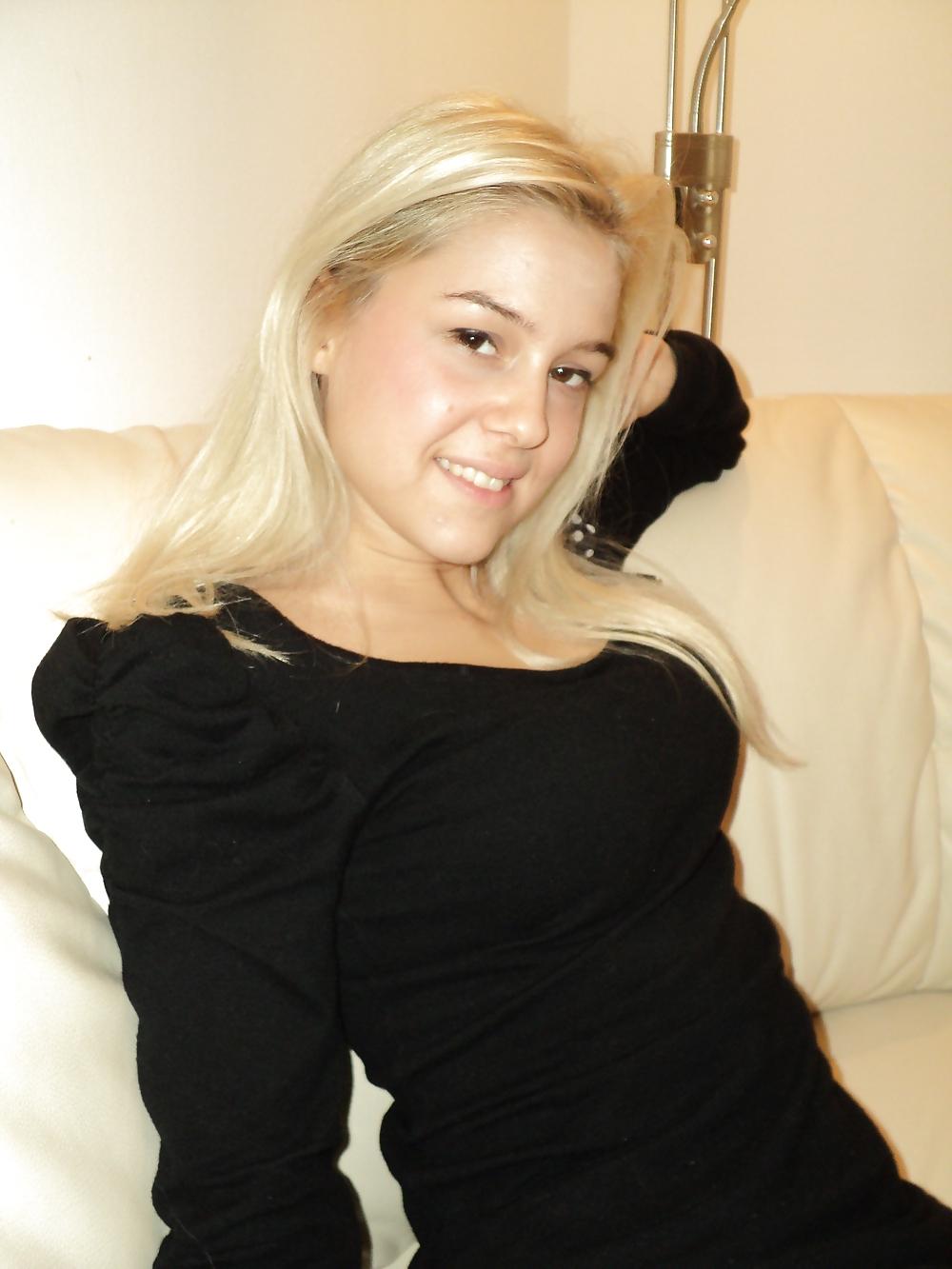 25P Perfect Blonde Teen Girl