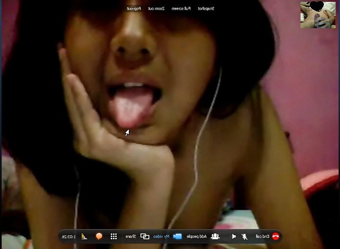 23P Awek show depan webcam