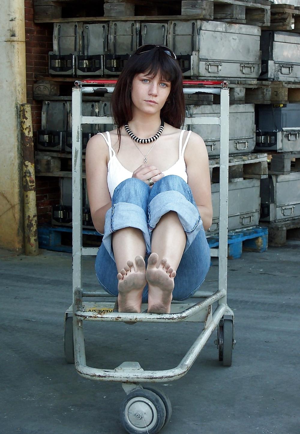 25P Barefoot urban, dirty streets 2