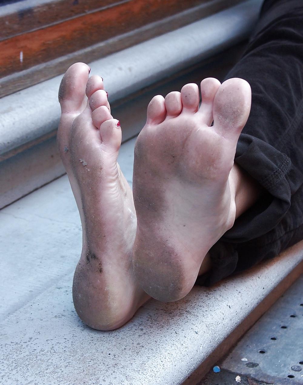 25P Barefoot urban, dirty streets 2