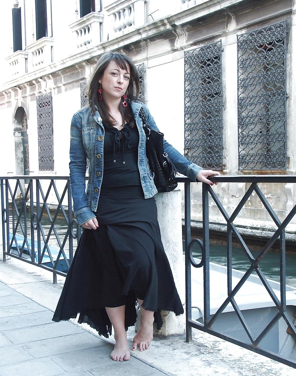 25P Barefoot urban, dirty streets 2