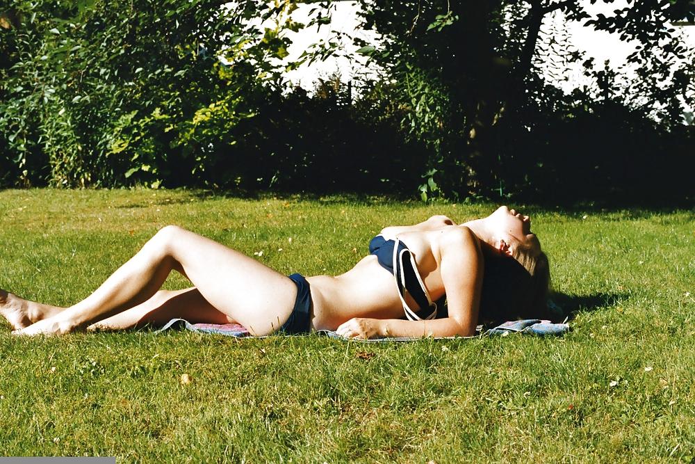 25P Busty Brunette Homemade