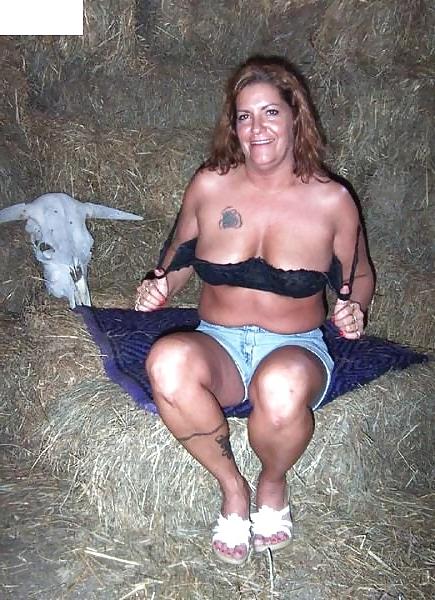 15P Trashy country milf