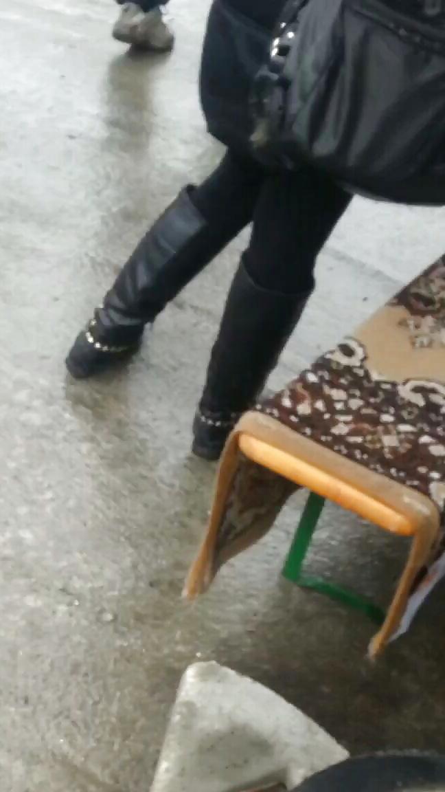 25P Spy old + young feet and ass romanian