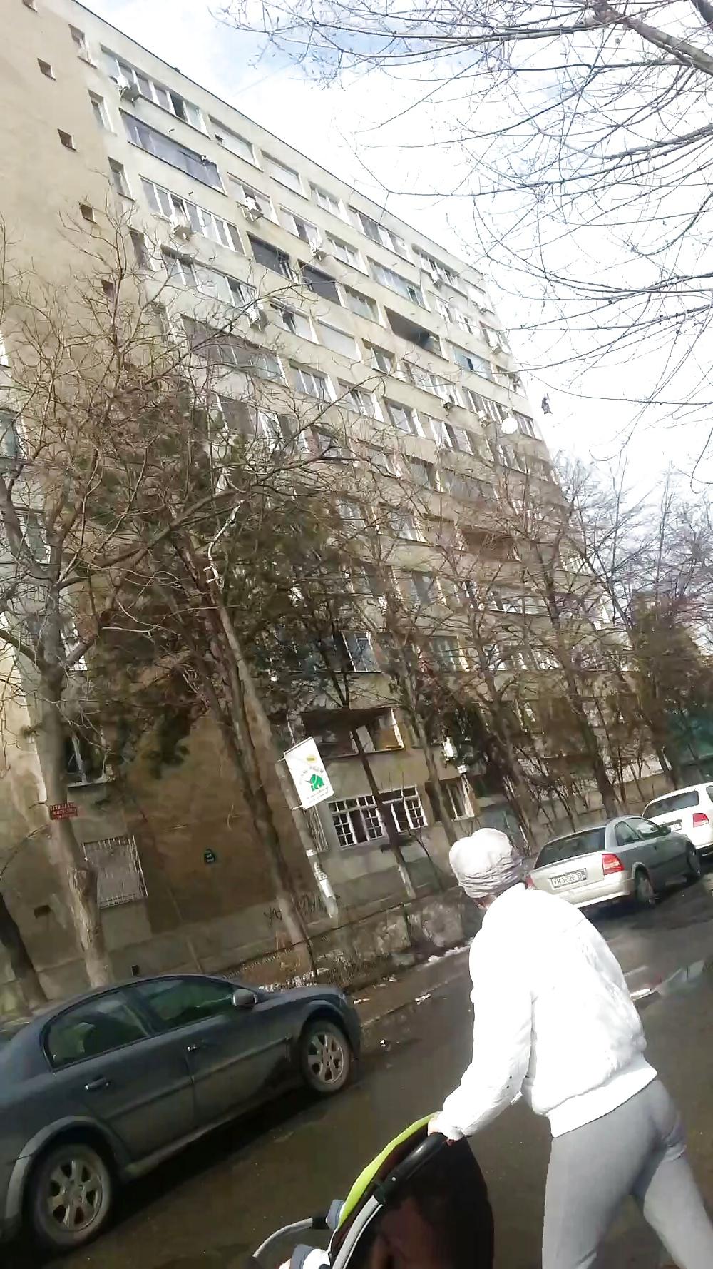 25P Spy old + young feet and ass romanian