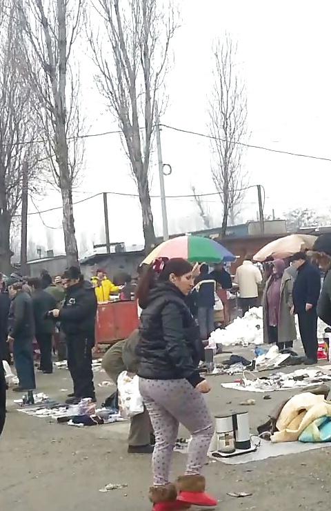 25P Spy old + young feet and ass romanian