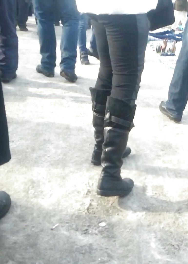 25P Spy old + young feet and ass romanian