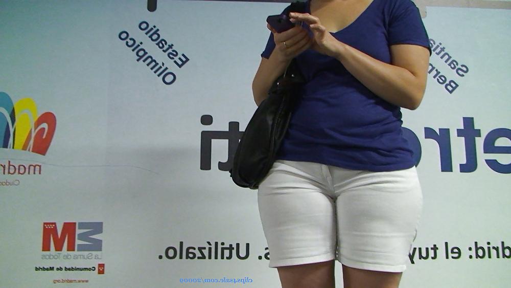 25P Wide hips cameltoe in tigh jean