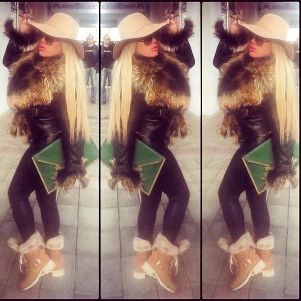 15P Instagram fur girl