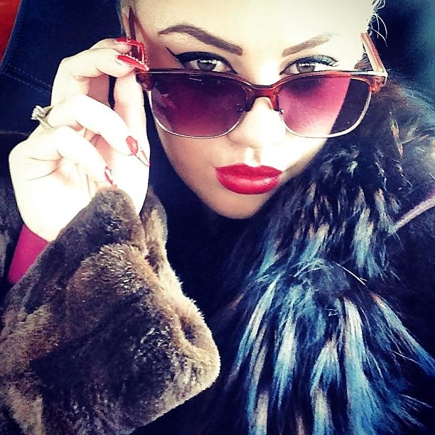 15P Instagram fur girl