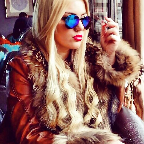 15P Instagram fur girl